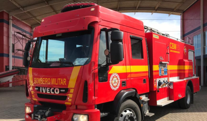 Corpo de Bombeiros atende ocorrência de incêndio em estufa de fumo em Camaquã