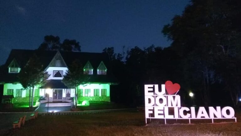 Imagem mostra ponto turístico casa do artesão em Dom Feliciano