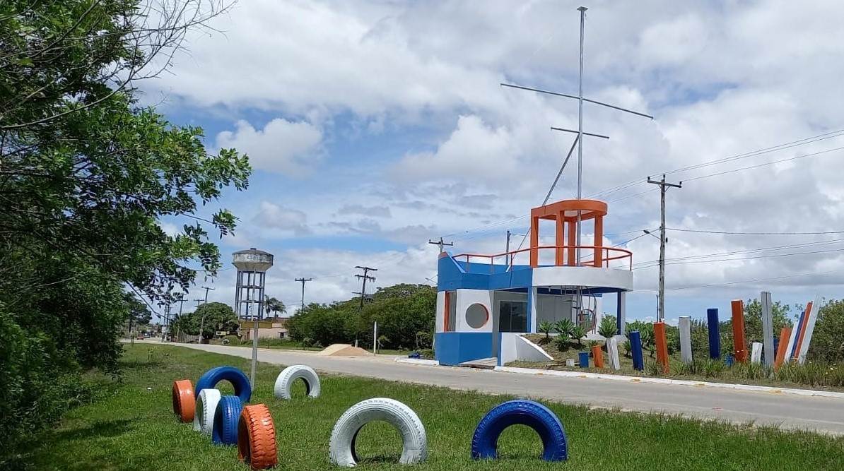 Imagem mostra entrada da cidade de Arambaré