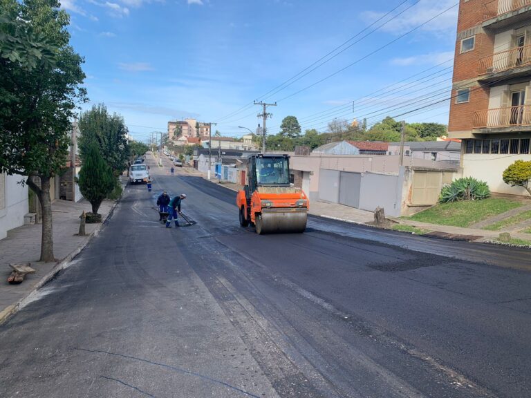 Obra asfáltica prossegue nesta quinta-feira (20) em Camaquã Trabalhos estão concentrados na Sete de Setembro