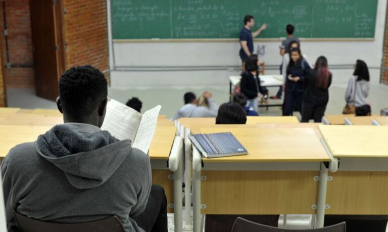 Aberto banco de cadastro temporário de professores, especialistas e servidores para a Rede Estadual