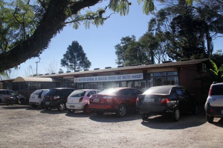 Fachada escola estadual Cônego Luiz Walter Hanquet