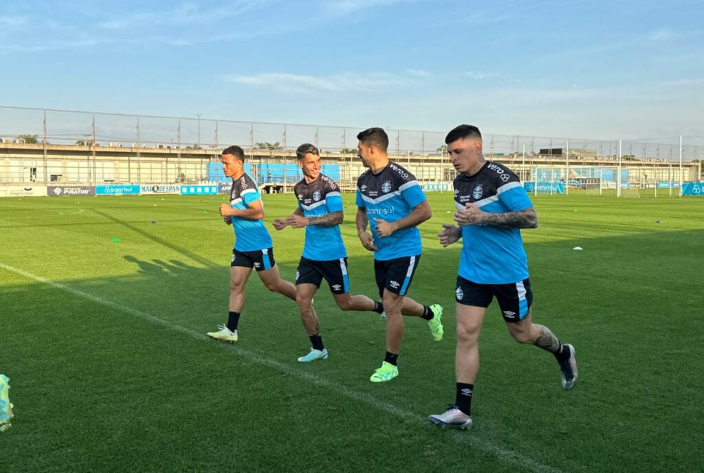 Imagem mostra treino do Grêmio em Porto Alegre