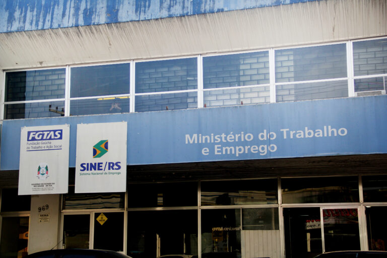 Sine Camaquã divulga vagas de emprego para esta quinta-feira (12)