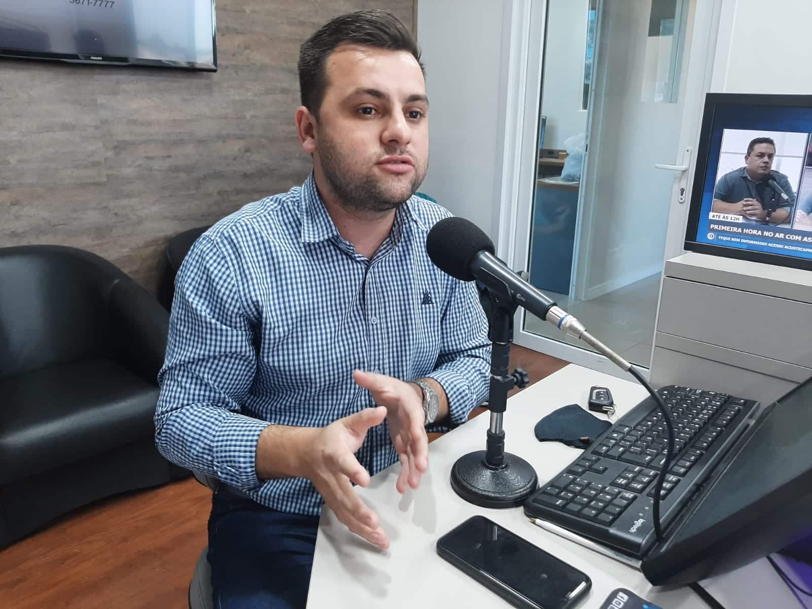 Prefeito Abner Dillmann assina ordem para reajuste de vale-alimentação de servidores de Camaquã
