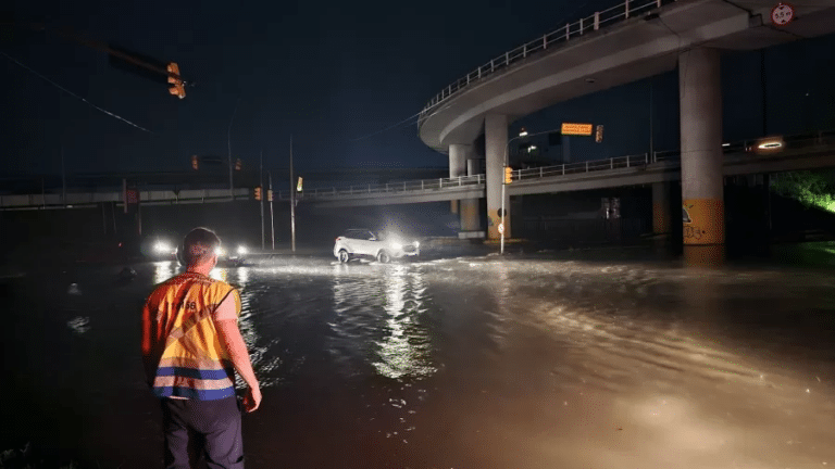 Enchentes no RS: sobe para 182 o número de mortos