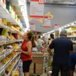 Escala 5x2 deve elevar custos de supermercados em 17%, alerta especialista