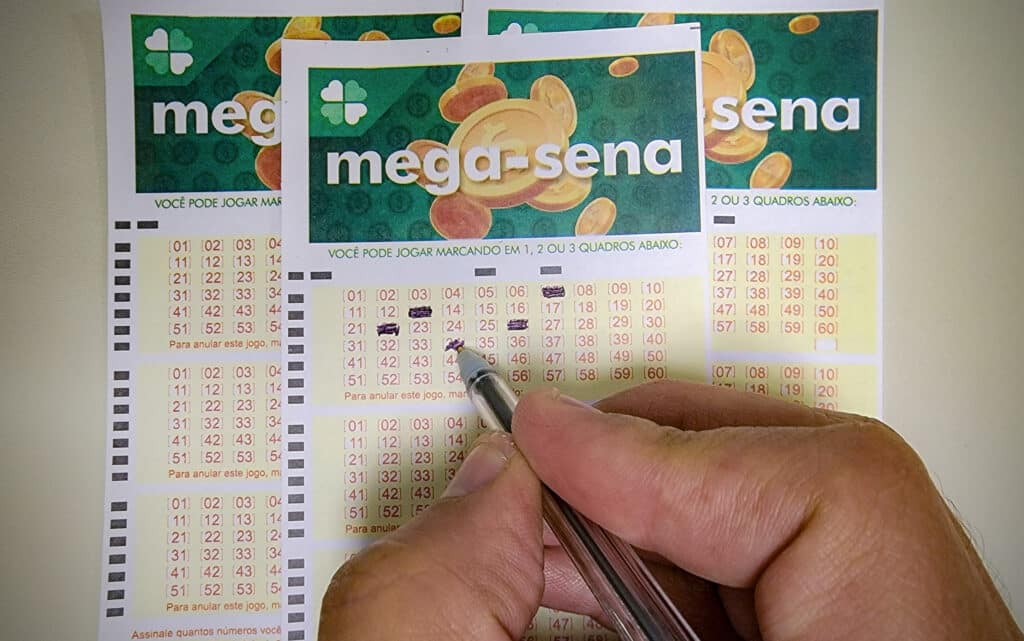 Mega-Sena acumula e prêmio vai a R$ 6 milhões