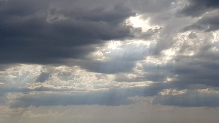 Previsão do tempo para sexta-feira (30): sol com muitas nuvens na Costa Doce