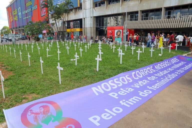 Manifestação em Brasília pelo Dia da Mulher alerta para violências