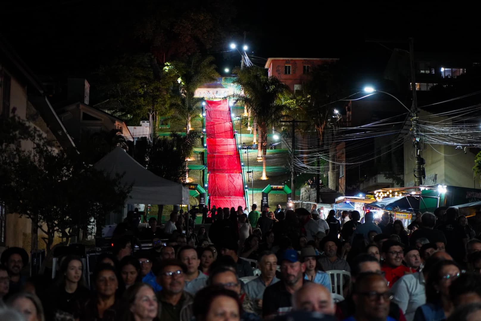 Guaíba inaugura a segunda maior escadaria do Brasil