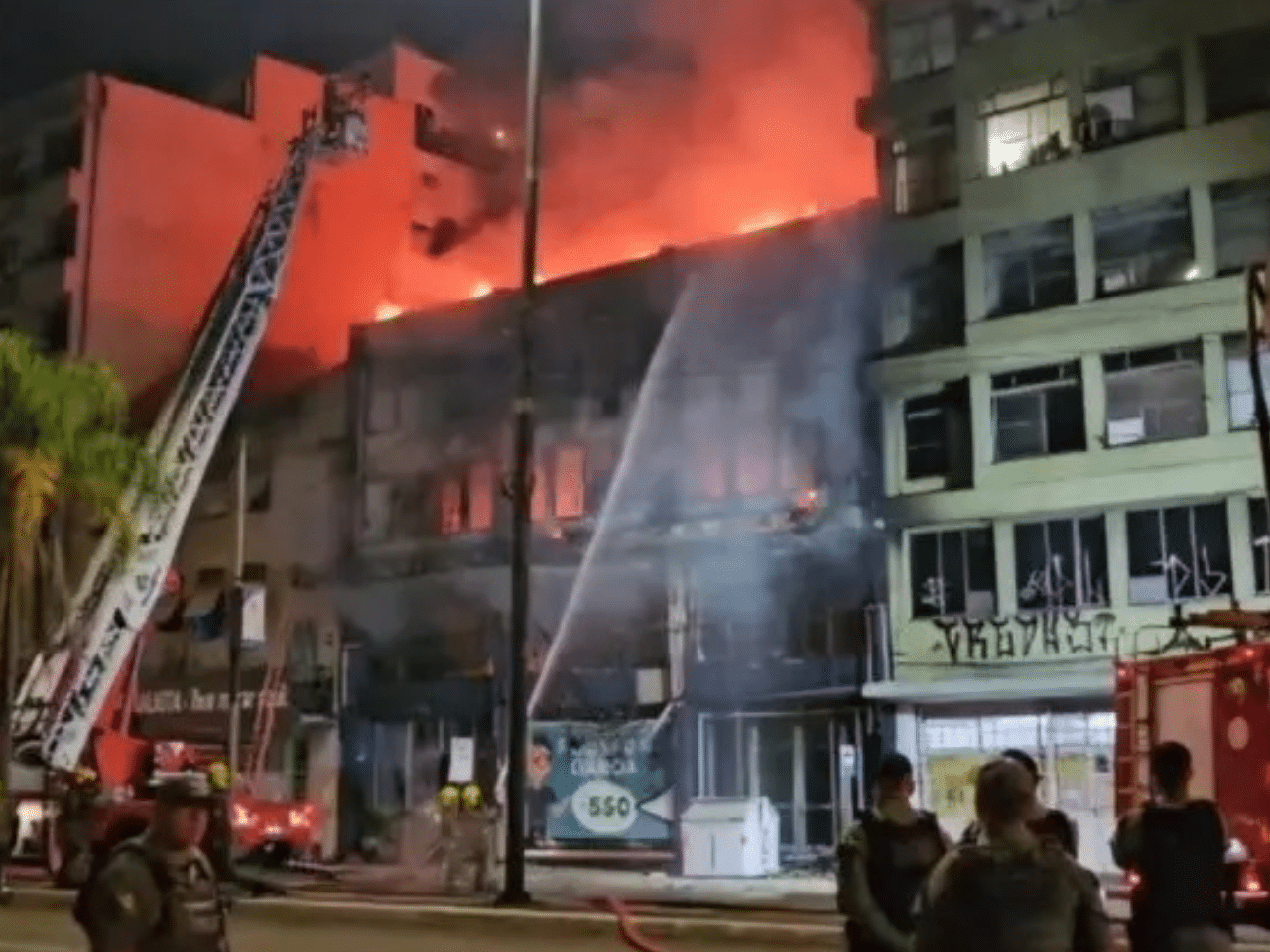 Incêndio mata 10 pessoas em Porto Alegre