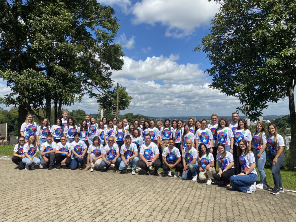 Sicredi reúne educadores do Programa Cooperativas Escolares em Santa Cruz do Sul para formação inicial