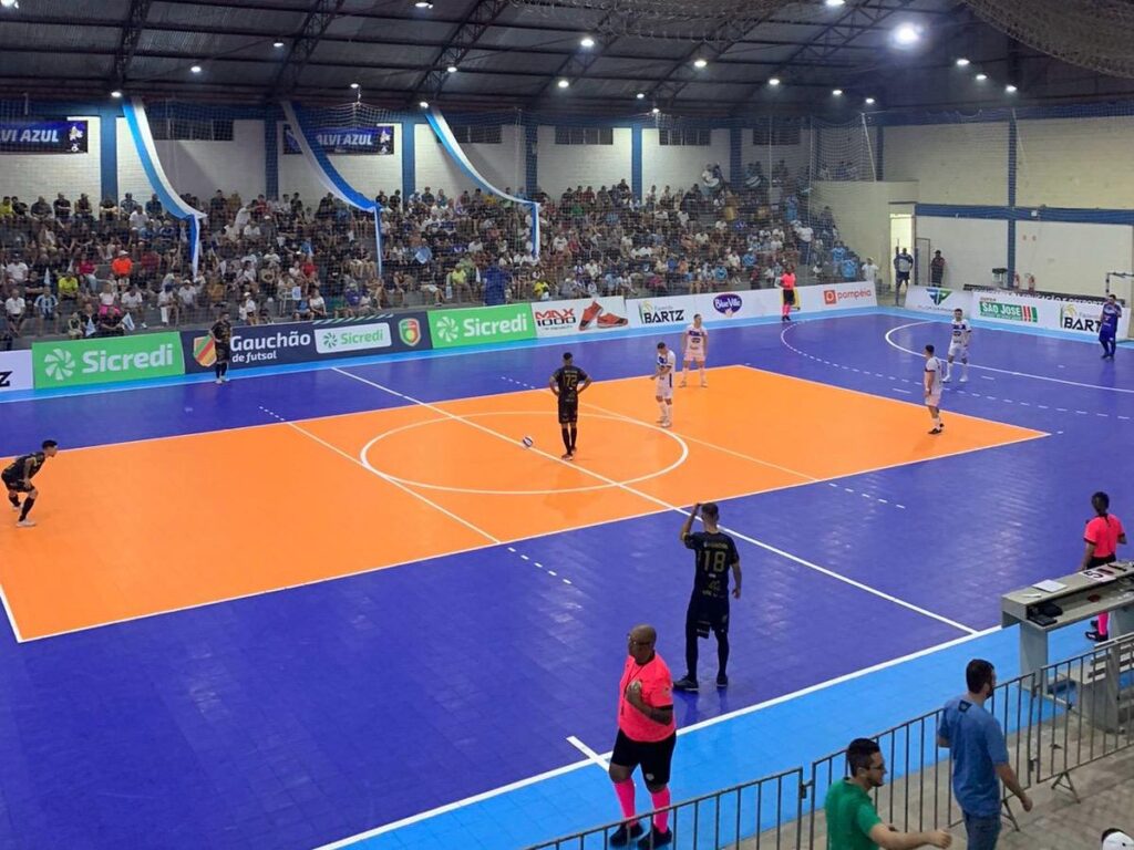 Vélez Camaquã venceu o União Parobé por 4 a 3 de virada na estreia da Taça Farroupilha de Futsal 2024. Foto: Valério Weege/|ArquivoAcústica FM