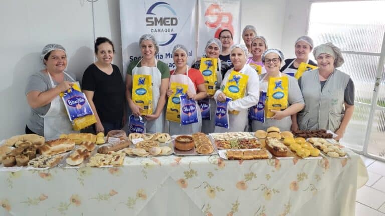 Manipuladoras de alimentos participam de curso de panificação caseira em Camaquã