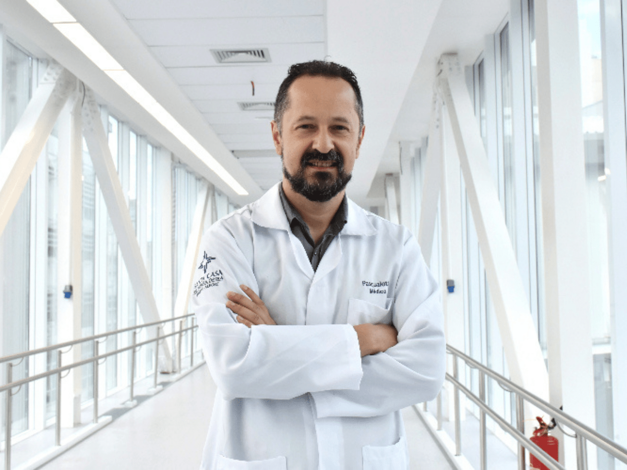 Infectologista alerta para perigos da leptospirose em áreas alagadas no RS