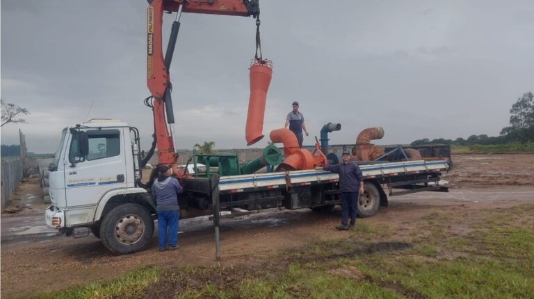 Produtores de Camaquã auxiliam no combate às inundações