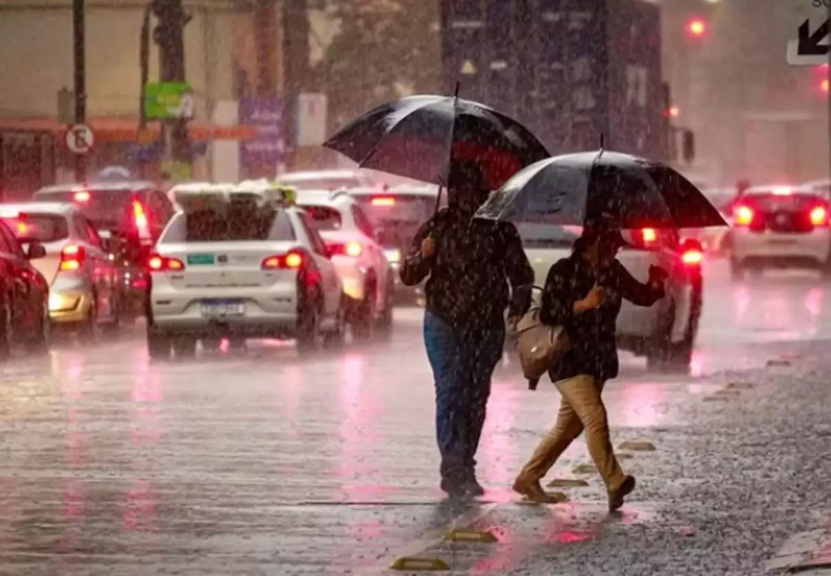 Previsão do tempo para sábado (14): risco de temporal na Costa Doce