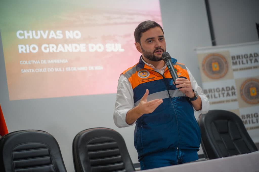 Vice-governador Gabriel Souza anuncia nova fase da operação de gerenciamento de crise no RS