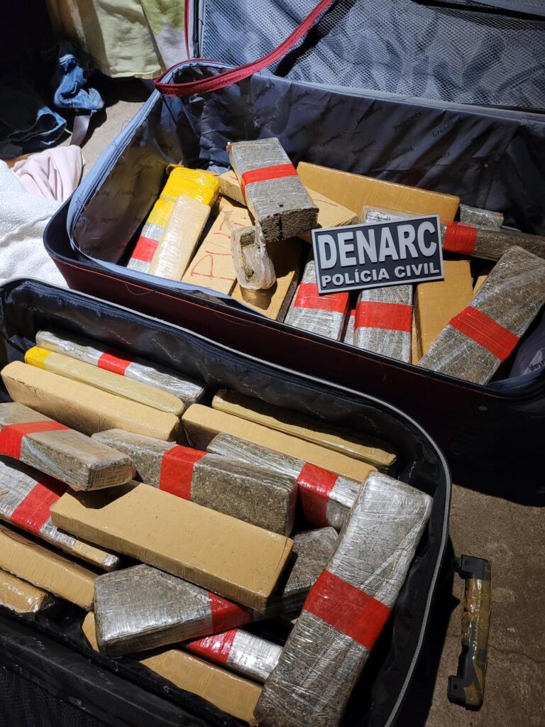 Dupla é presa com mais de 30 quilos de drogas na zona sul de Porto Alegre