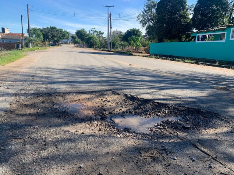 Grandes buracos geram perigo na ERS-350 em Camaquã