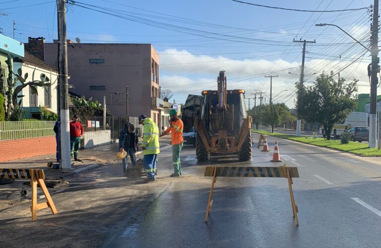 Rompimento de rede deixa ao menos cinco bairros sem água em Camaquã