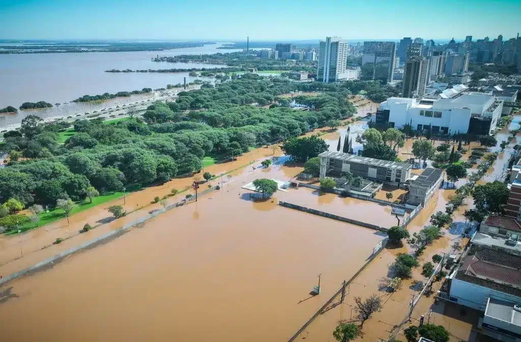 Câmara aprova urgência de projeto que zera impostos federais para comércio, serviços e eventos do RS