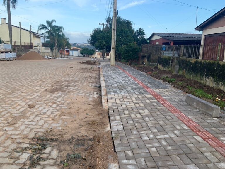 Rua de Camaquã recebe construção de calçadas