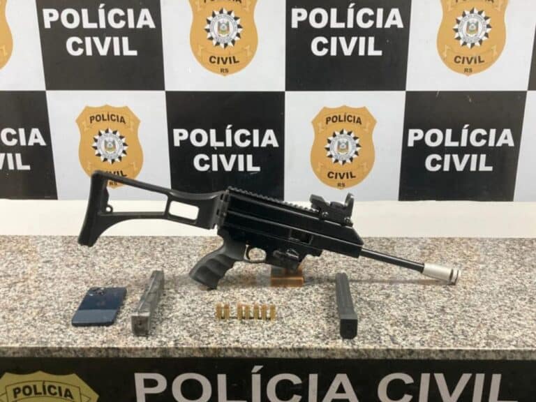 Polícia Civil prende homem com submetralhadora