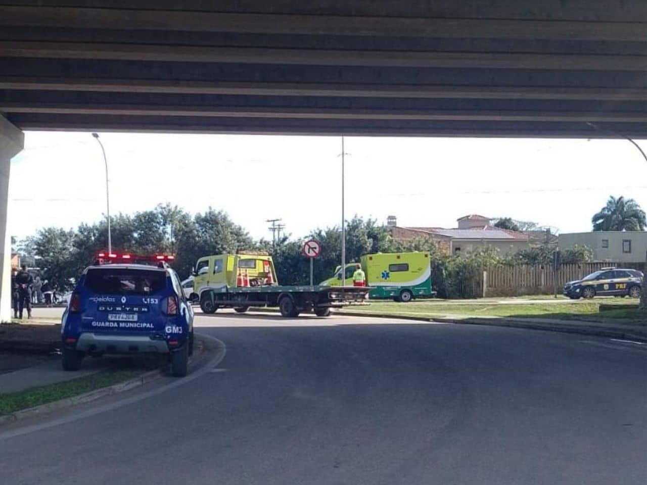 Moradores bloqueiam BR-116 em Pelotas durante protesto