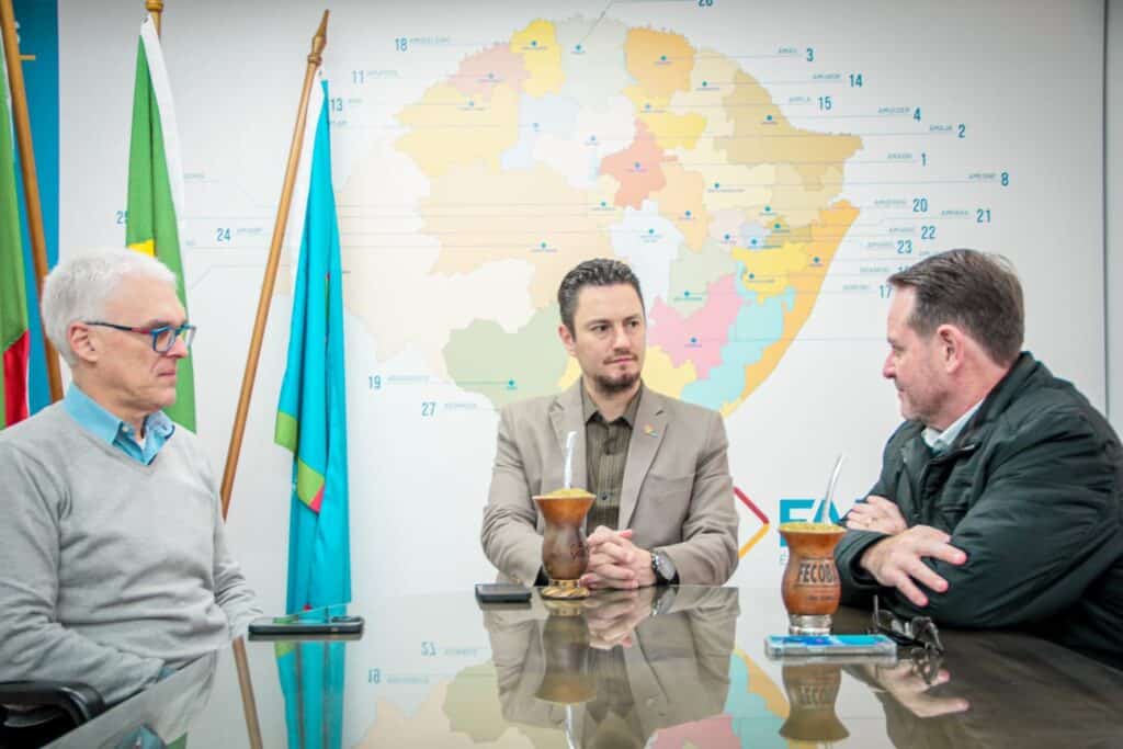 Marcelo Arruda, presidente da Famurs, esteve reunido com MP e SDR para alinhamento acerca de orientações, aos municípios em calamidade, sobre a responsabilidade e controle necessário com as doações recebidas. Foto: Guilherme Pedrotti