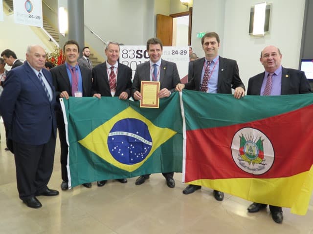 Em 2015, Rio Grande do Sul recebe certificado de área livre de Peste Suína Clássica na reunião geral da OMSA, em Paris (fotos: Thais D'Avila/arquivo Fundesa-RS).