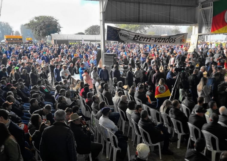 Produtores rurais gaúchos ameaçam "tratoraço"