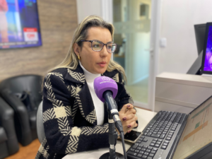 A nova parceria com a Fernanda Rezende é um passo importante para aprimorar o desenvolvimento dos associados do Sindilojas Costa Doce. Foto: Acústica FM