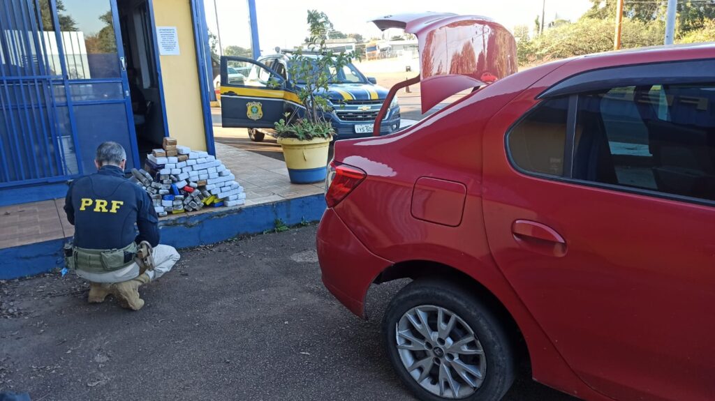 PRF prende homem e apreende adolescente com mais de 70 quilos de maconha