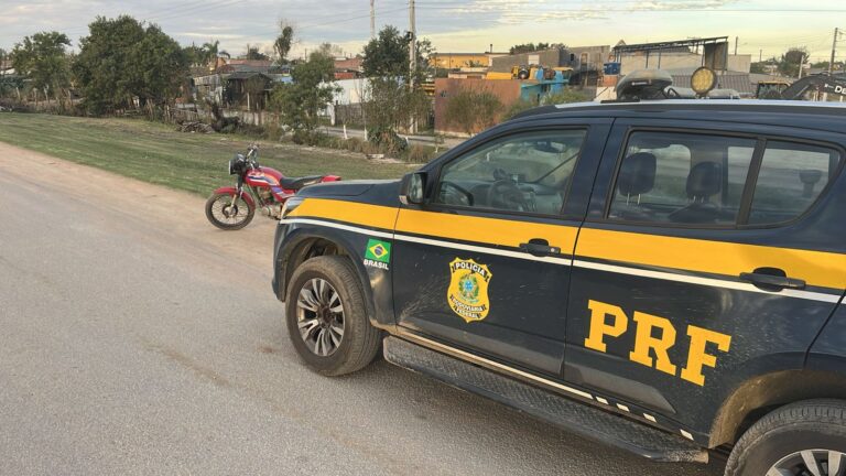 Polícia apreende adolescente e recupera motocicleta furtada