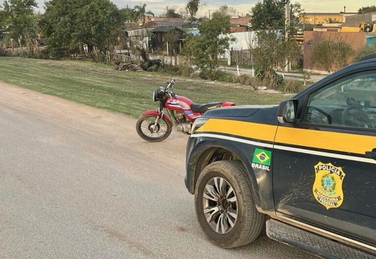 Moto furtada é recuperada pela PRF em Capão do Leão. Foto: Divulgação/Polícia Rodoviária Federal