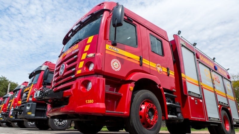 Incêndio em carreta-tanque causa transtornos na BR-290