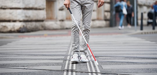 SUS fornecerá bengalas com cores para identificar deficiência visual