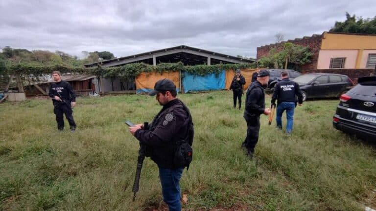 Polícia encontra cativeiro e resgata vítima de sequestro