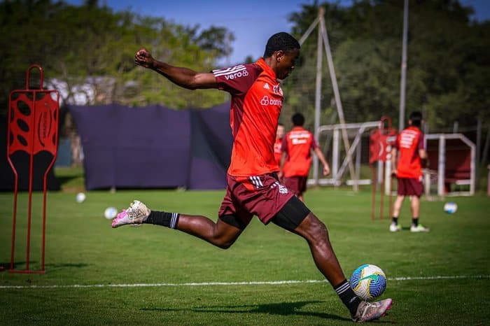 Inter: saiba quem é o jovem centrovante que deve enfrentar o Palmeiras