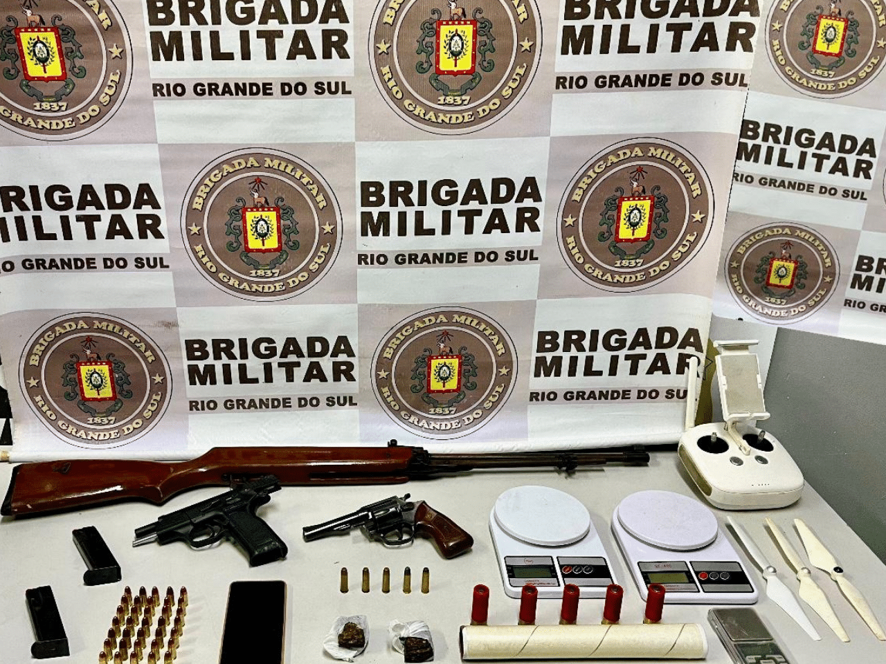 Brigada Militar aprende dois homens e adolescente por tráfico de entorpecentes