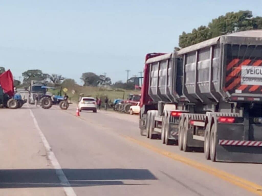 SOS Agro RS: produtores bloqueiam a BR-116 nesta quinta-feira (15)