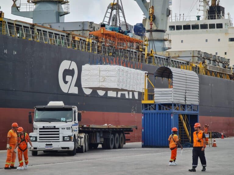 Celulose produzida no RS é exportada pelo Porto do Rio Grande