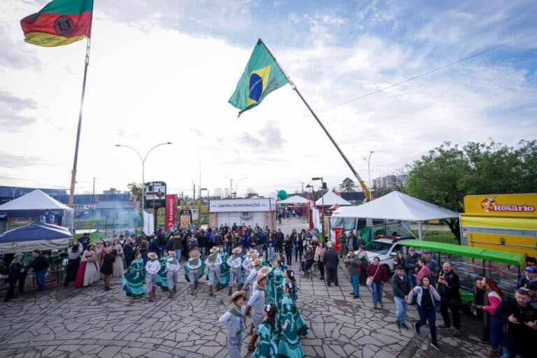 Empresas de Camaquã recebem Medalha da 56ª Legislatura na Expointer