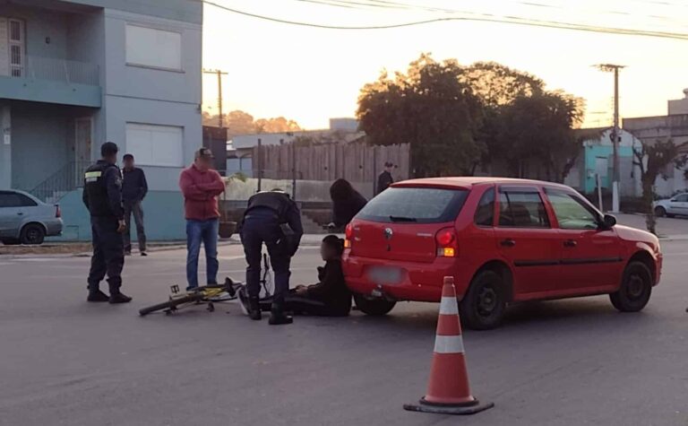 Ciclista fica ferida em acidente no centro de Camaquã