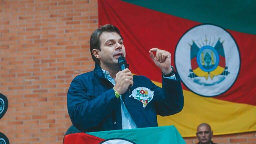 Deputado Marcus Vinícius afirma que "o agro gaúcho pede socorro" durante Tratoraço em Porto Alegre