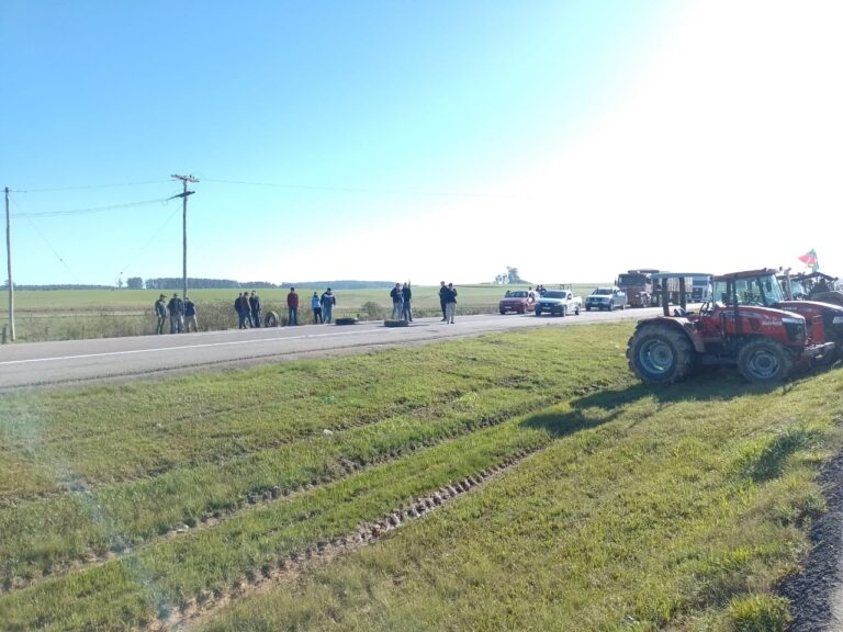 SOS Agro RS intensifica protestos na BR-116 e paralisa o trânsito em São Lourenço do Sul