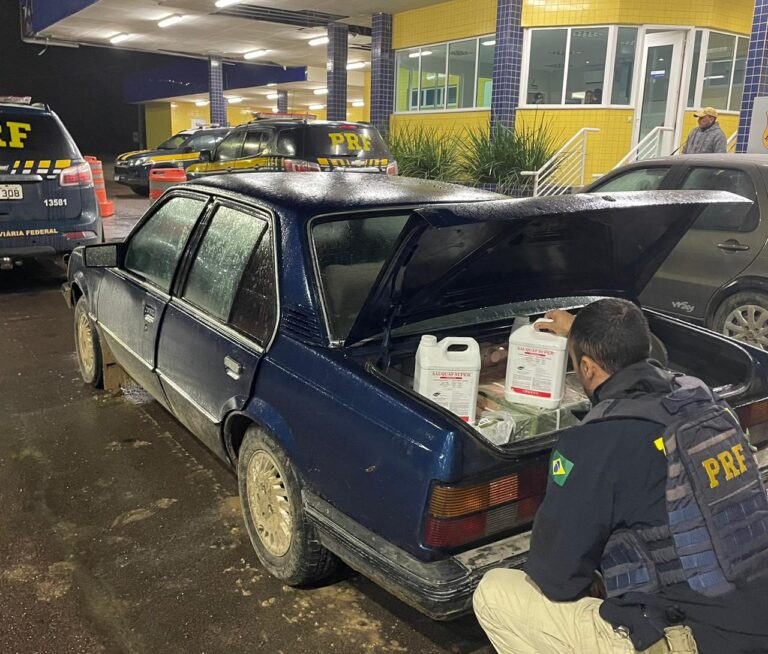 PRF prende contrabandista com carro carregado de agrotóxicos em Pelotas