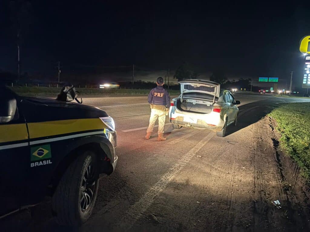 PRF prende casal de traficantes transportando cocaína e maconha em Eldorado do Sul